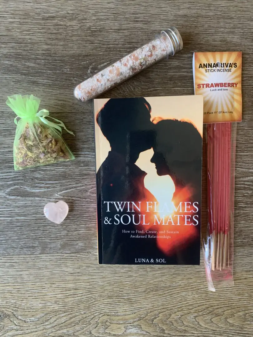 Twin Flames & Soul Mates book with gifts. Twin Flames & Soul Mates book with gifts.
