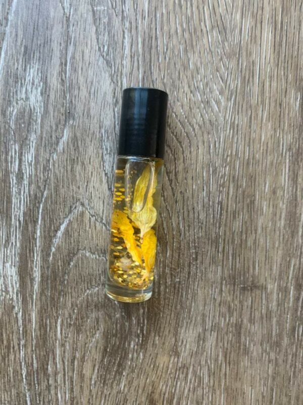 Gold glitter and flower oil roller bottle.