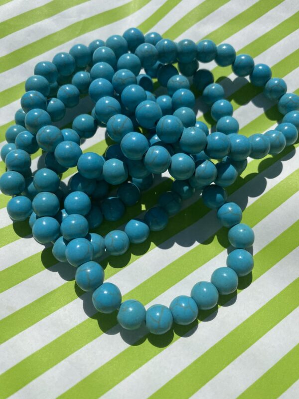 A close up of a string of beads on top of a table